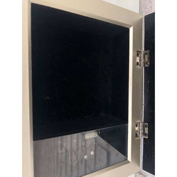 Mother’s Joy Music Box “ Wind Beneath My Wings “ - Picture 5 of 8